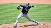 El lanzador trabajó cinco innings contra los Yankees en la serie divisional