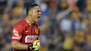 Moisés Muñoz durante el partido Tigres UANL v America - Apertura 2014 Liga MX