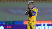 Eduardo Vargas, uno de los futbolistas que podrían salir de Tigres el próximo mercado