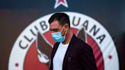 En el partido contra Chivas hubo un conato de bronca entre el DT de Tijuana y el cuerpo técnico de Chivas