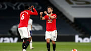 Paul Pogba (kiri) & Bruno Fernandes (kanan) / Manchester United