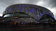 Dunkle Wolken über dem Tottenham Stadium.