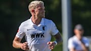 Philipp Max steht seit Jahren bei größeren Klubs auf dem Zettel, bleibt aber weiterhin beim FC Augsburg