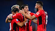 Il Milan festeggia la vittoria di Genova 
