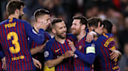 Los jugadores del Barcelona celebran un gol