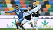 Luis Muriel, autore dell'1-1, a contrasto con De Paul, capitano dei bianconeri