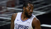 La NBA está investigando acusaciones sobre la firma de Kawhi Leonard con los Clippers