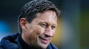 Voll und ganz zufrieden ist Roger Schmidt in Eindhoven nicht: Die Chance für Eintracht Frankfurt und die Hertha?