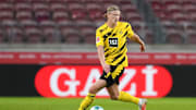 VfB Stuttgart v Borussia Dortmund - Bundesliga