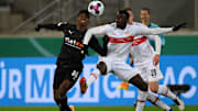 Breel Embolo (l.) und Silas Wamangituka kämpfen um den Ball.