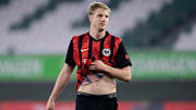 Tobte nach der Niederlage in Wolfsburg: Eintracht-Innenverteidiger Martin Hinteregger