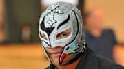 Rey Mysterio fue castigado por Seth Rollins en el Monday Night Raw del lunes pasado