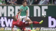 Rouwen Hennings (l.) im Duell mit dem Ex-Bremer Niklas Moisander