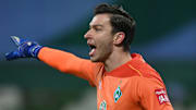 Die Zukunft von Werder-Keeper Jiri Pavlenka (28) ist weiter offen