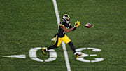 Smith-Schuster anotó 9 touchdowns con los Steelers en la temporada 2020-21