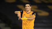 Raúl Alonso Jiménez celebra un gol con el Wolverhampton.