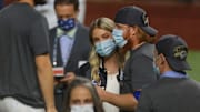 El pelotero de los Dodgers y su pareja estuvieron en la celebración del trofeo de Serie Mundial
