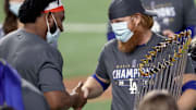 Justin Turner dio positivo por COVID-19 en plena Serie Mundial 