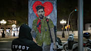 Un importante artista callejero dibujó a Lionel Messi vestido de Che Guevara.