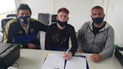 Valentin Barco firmando su contrato