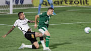 Corinthians e Goiás se enfrentam pelo Brasileirão. 