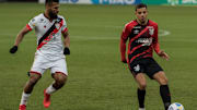 Uruguaio Terans marcou os dois gols do Furacão