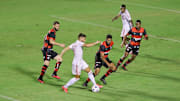 Internacional colocou vantagem de um gol no primeiro confronto. 