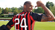 Kobe Bryant con camiseta del Milan.