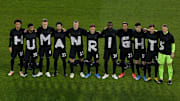 Die DFB-Elf mit einem Zeichen für Menschenrechte
