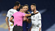 A Boca le anularon un gol por una falta dudosa 