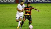 Botafogo e Sport se enfrentam pelo Campeonato Brasileiro. 