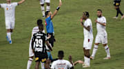 Jogo teve penalidade a favor do Corinthians e expulsão direta de Abel Hernández