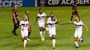 Em noite inspirada, o Flamengo não tomou conhecido do Sport, e na Ilha do Retiro, pelo Campeonato Brasileiro.  