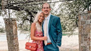 El jugador Alex Caruso junto a su novia Abby Brewer