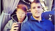 Son tomando un mate con su amigo Eric Lamela