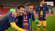 Los jóvenes hacen fila para la foto con Leo Messi