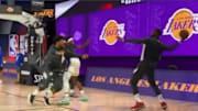 James se combinó en buena forma con Dwight Howard y Anthony Davis