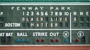 El Fenway Park se unió a la lucha contra el racismo 