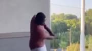 Bears linebacker Roquan Smith's golf swing is...not good.
