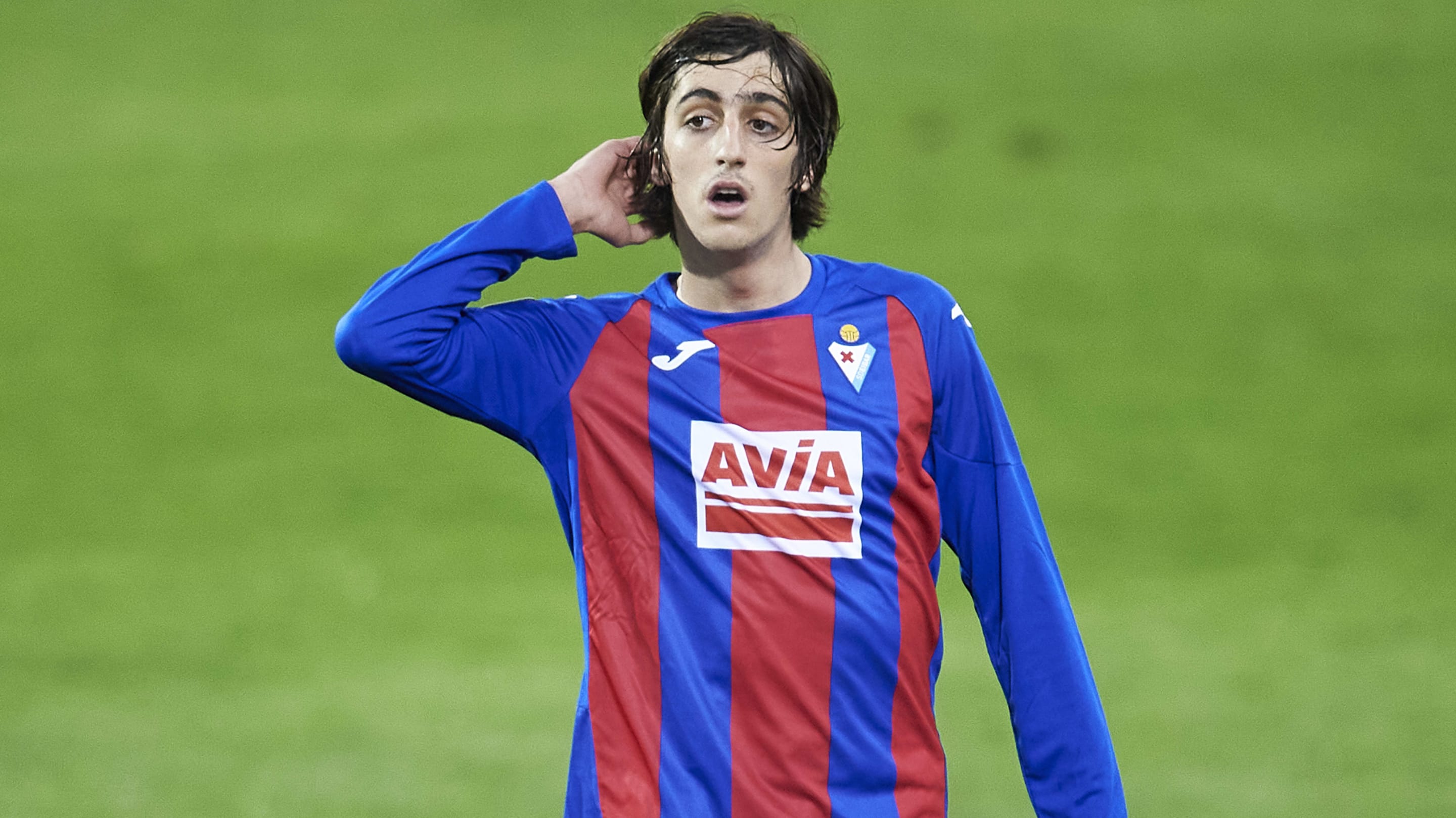 Arsenal to rival Barcelona to get Sevilla midfielder Bryan Gil thumbnail