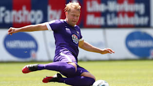 Aue Unsere Start1️⃣1️⃣ gegen den @KarlsruherSC ? ⚒ #AUEKSC Tom #Baumgart fehlt heute wegen muskulärer Probleme. pic.twitter.com/djFCqMrFrA — FC Erzgebirge Aue...