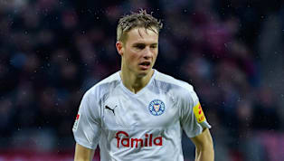 Mit zarten dreizehn Jahren kam Finn Porath im Jahr 2010 vom VfB Lübeck zum großen Hamburger Sportverein. Dort durchlief der Außenstürmer sämtliche...