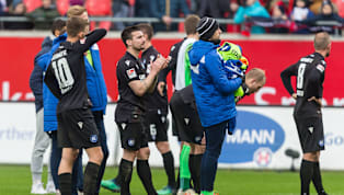 ​​Borussia Mönchengladbach hat es vorgemacht, weitere Teams wollen nachziehen: Mit dem Verzicht auf Teile des Gehaltes wollen Spieler und Klub-Verantwortliche...
