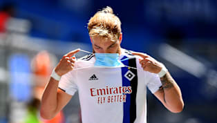 In den letzten beiden Spielen des Hamburger SV machte Innenverteidiger Timo Letschert wahrlich keine gute Figur. Doch sein Trainer, um die delikate Situation...