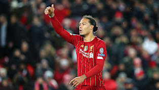 Wie nahe Glück und Pech auch im realen Leben eines weltweit gefeierten Fußballstars beieinander liegen können, zeigt sich an der dramatischen Lebensgeschichte...