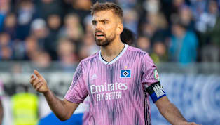 Man stelle sich vor, man wird im Sommer von einem Traditionsklub in schweren Zeiten als Torjäger verpflichtet, um seinen Anteil am sehnlichst erwarteten...