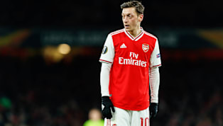 ​Der ​FC Arsenal folgt dem Vorbild vieler Klubs und pocht auf einen Gehaltsverzicht für Spieler und Trainer. Mesut Özil gehört mit zwei Teamkollegen zu den...