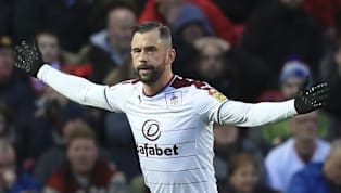 ​Burnley manager Sean Dyche has confirmed that midfielder Steven Defour is unlikely to return to action this season, after undergoing an operation on a calf...