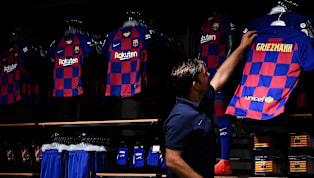 Die ersten Bilder des neuen Trikots des ​FC Barcelona für die kommende Saison sind geleakt worden. Eines vorweg: Das Trikot kann sich sehen lassen, aber seht...