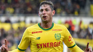 ​A series of leaked messages allegedly show Emiliano Sala rejected Cardiff City's offer of a commercial flight in favour of arranging his own flight. The...